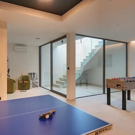 Villa In With Garden, Cleaning Included *